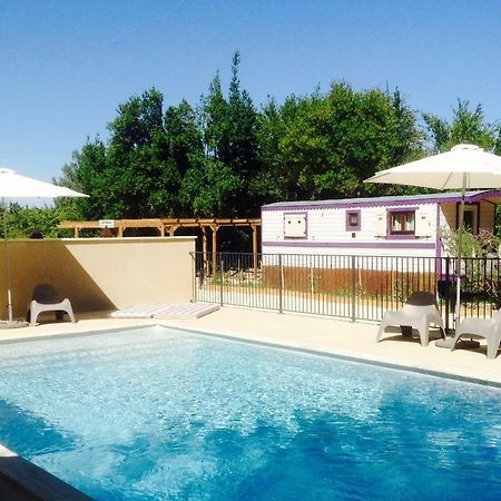 Des Roulottes En Provence Hotel Barbentane Exterior photo