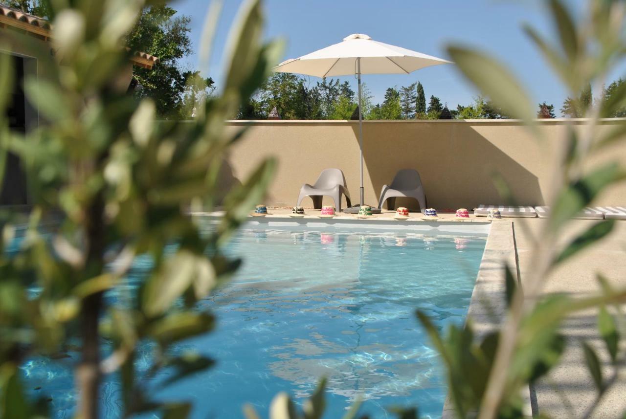 Des Roulottes En Provence Hotel Barbentane Exterior photo