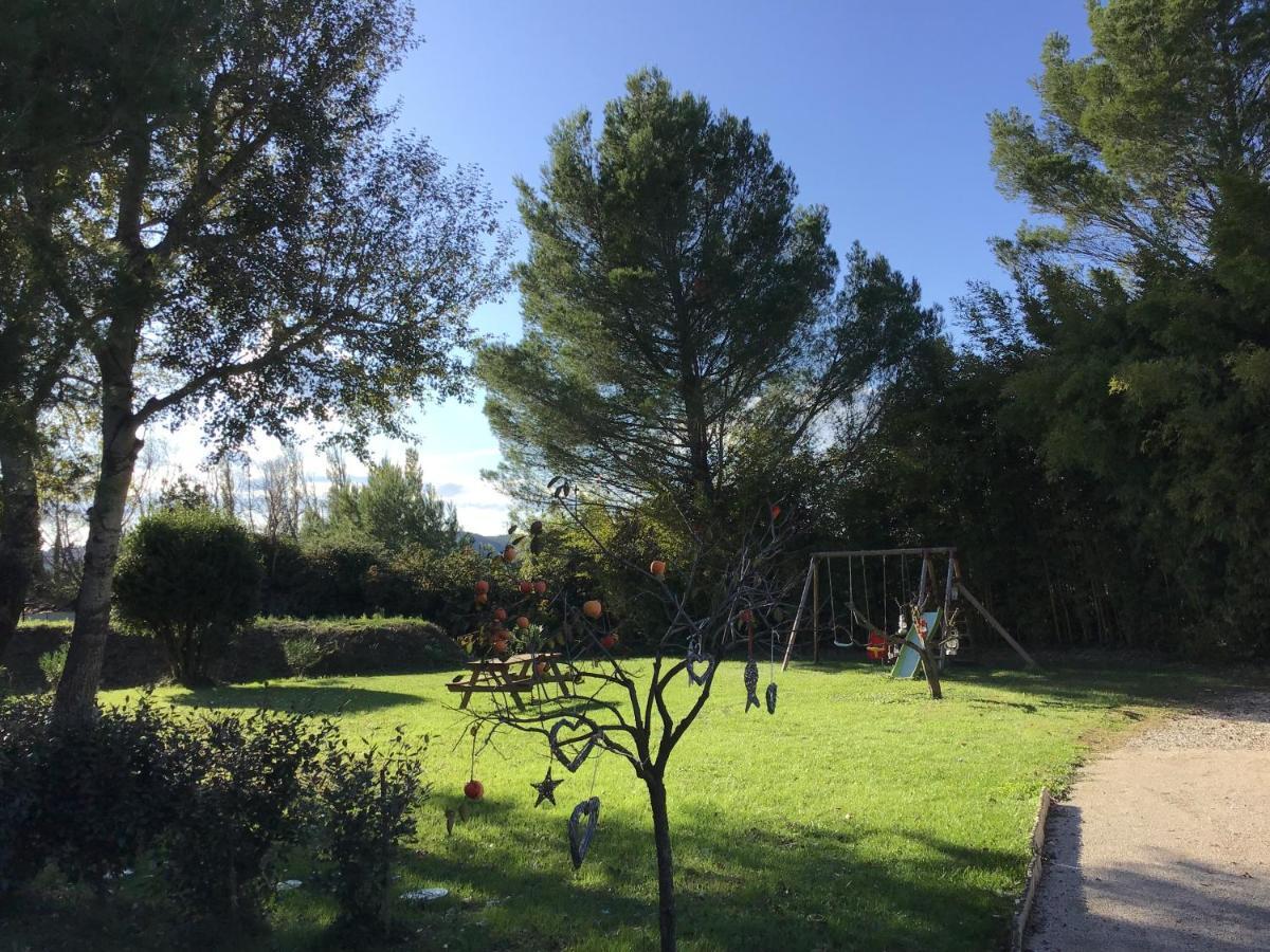 Des Roulottes En Provence Hotel Barbentane Exterior photo