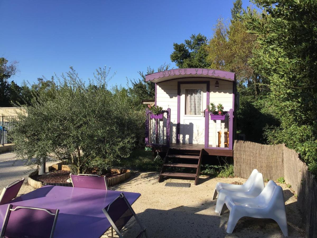 Des Roulottes En Provence Hotel Barbentane Exterior photo